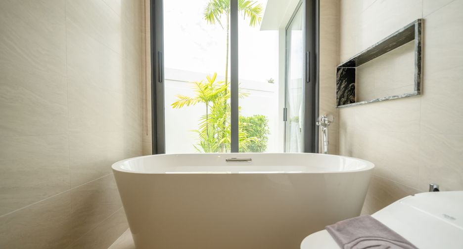 For rent 4 bedrooms villa in Mueang Phuket, Phuket