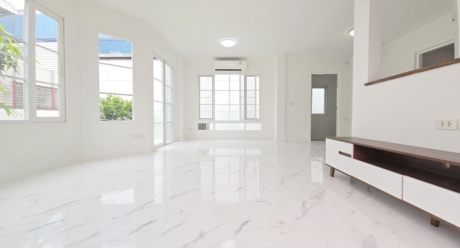 For sale 3 bedrooms house in Bang Bo, Samut Prakan