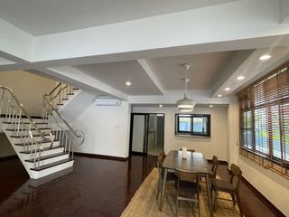Casa en alquiler de 4 habitaciones en Khlong Toei, Bangkok