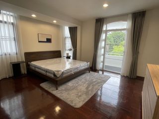 Casa en alquiler de 4 habitaciones en Khlong Toei, Bangkok