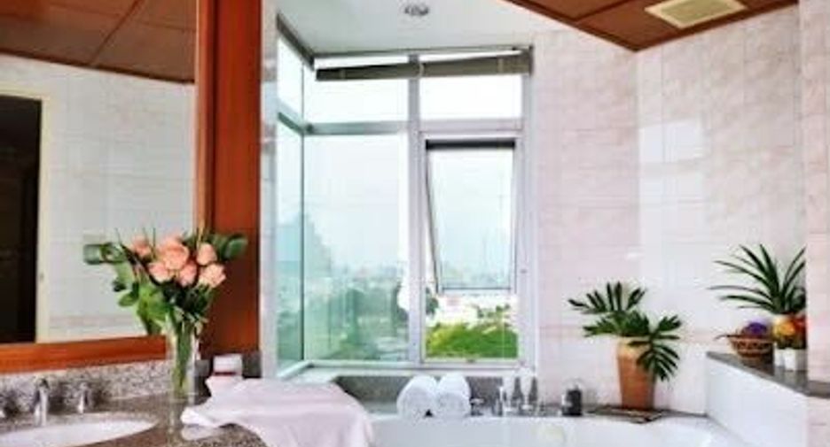 For rent 2 bedrooms condo in Sathon, Bangkok