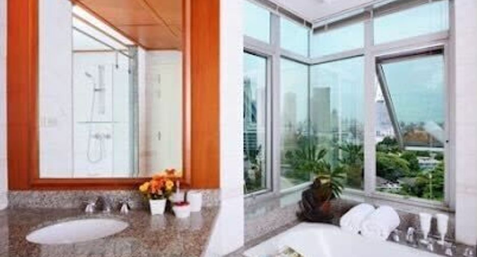 For rent 2 bedrooms condo in Sathon, Bangkok