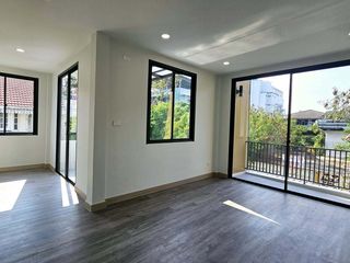 For sale 3 ベッドルーム house in Phra Khanong, Bangkok