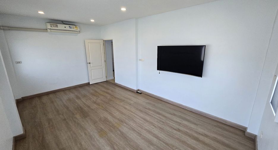 For sale and for rent 7 bedrooms townhouse in Prawet, Bangkok
