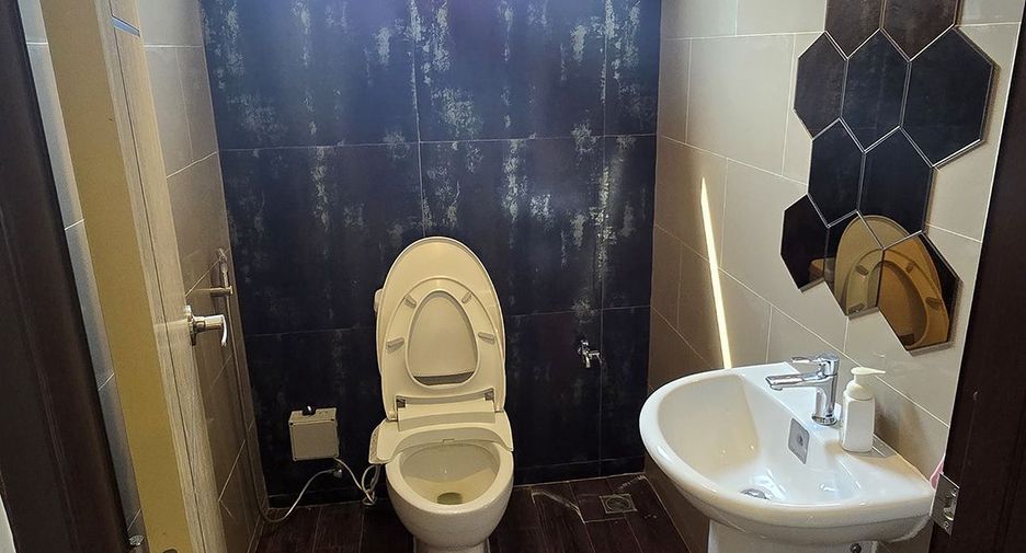 For sale and for rent 7 bedrooms townhouse in Prawet, Bangkok