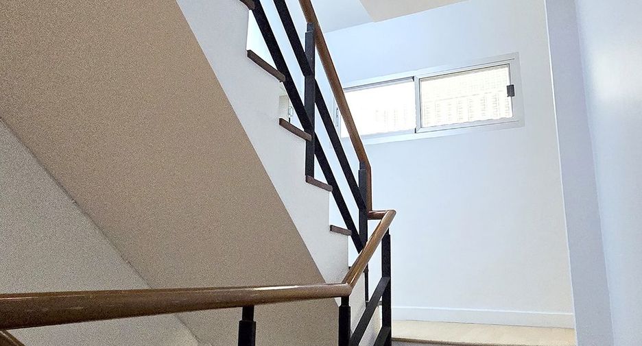 For sale and for rent 7 bedrooms townhouse in Prawet, Bangkok