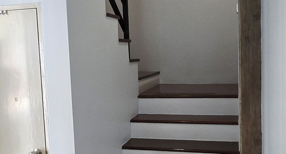 For sale and for rent 7 bedrooms townhouse in Prawet, Bangkok