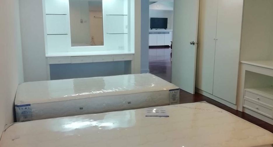 For rent 2 bedrooms condo in Watthana, Bangkok
