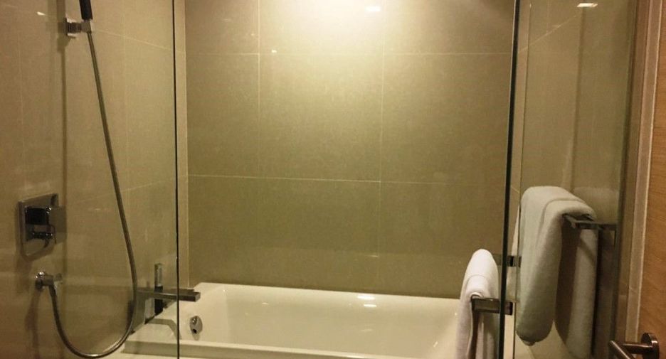 Condo en alquiler de 2 habitaciones en Khlong Toei, Bangkok