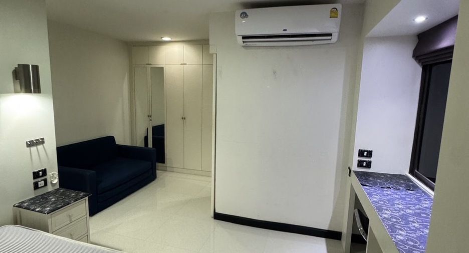 For rent 2 bedrooms condo in Wang Thonglang, Bangkok
