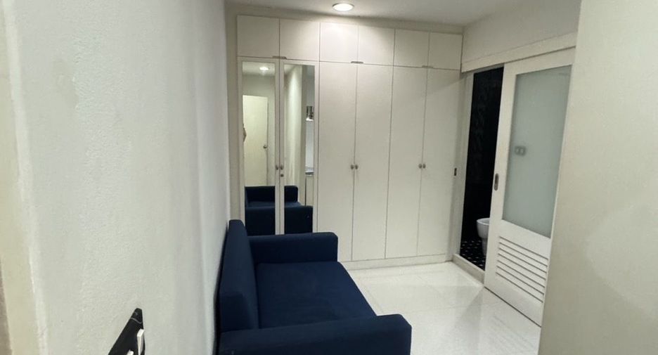 For rent 2 bedrooms condo in Wang Thonglang, Bangkok