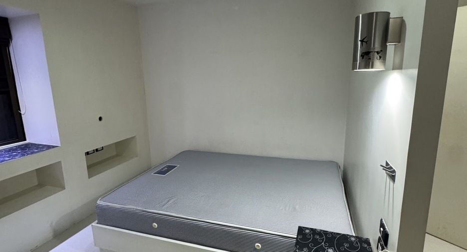 For rent 2 bedrooms condo in Wang Thonglang, Bangkok