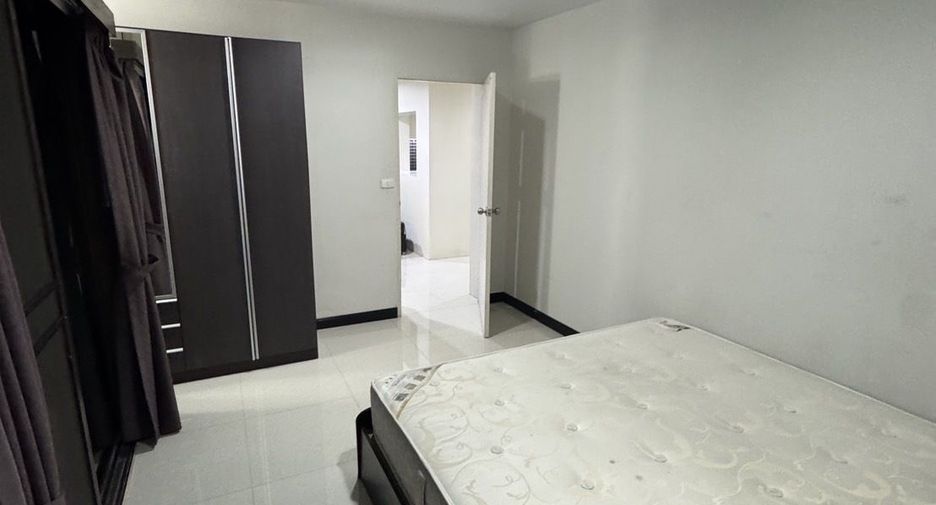 For rent 2 bedrooms condo in Wang Thonglang, Bangkok