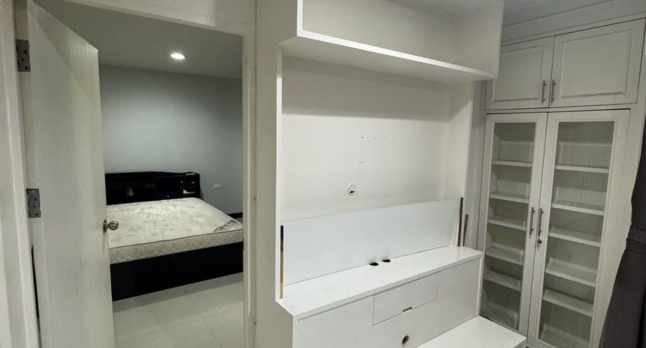 For rent 2 bedrooms condo in Wang Thonglang, Bangkok
