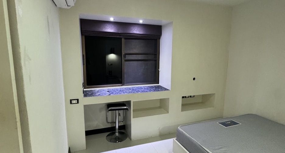 For rent 2 bedrooms condo in Wang Thonglang, Bangkok
