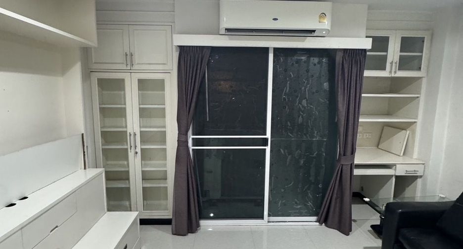 For rent 2 bedrooms condo in Wang Thonglang, Bangkok