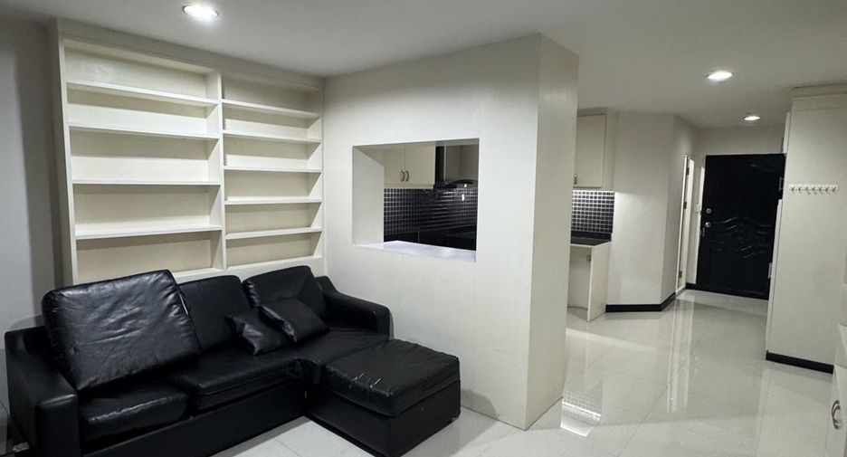 For rent 2 bedrooms condo in Wang Thonglang, Bangkok
