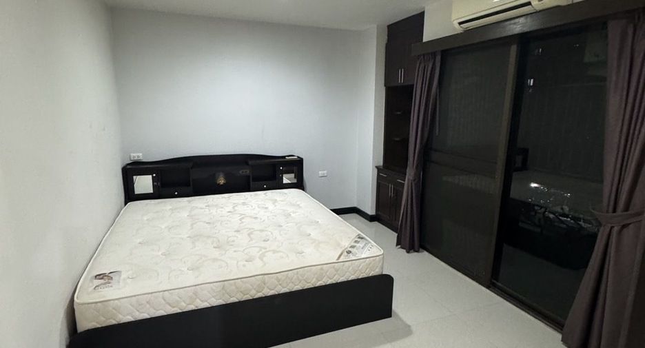 For rent 2 bedrooms condo in Wang Thonglang, Bangkok