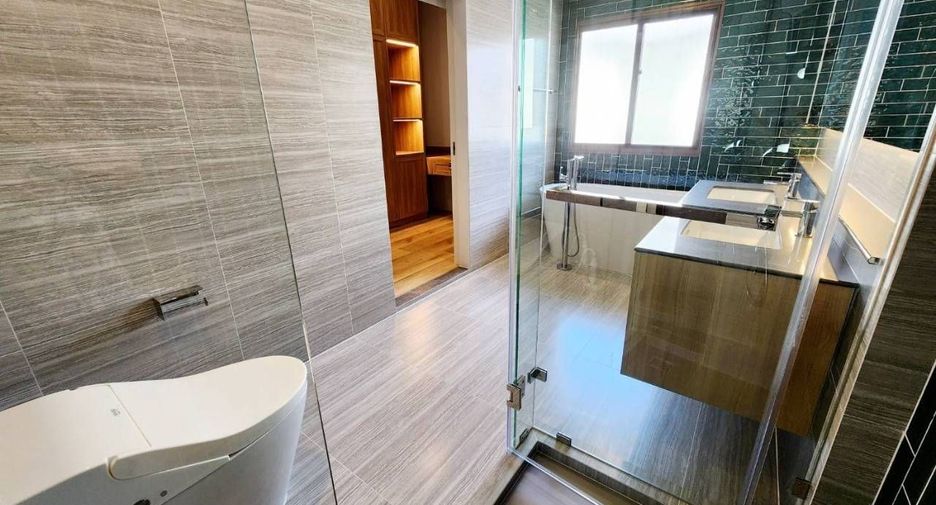Аренда 4 спальни дом в Банг Капи, Бангкок