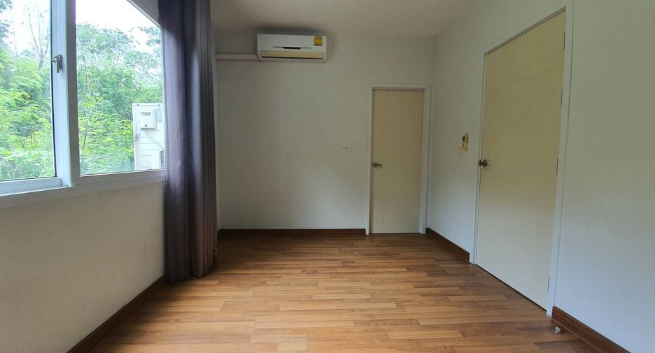For sale 4 bedrooms townhouse in Bueng Kum, Bangkok