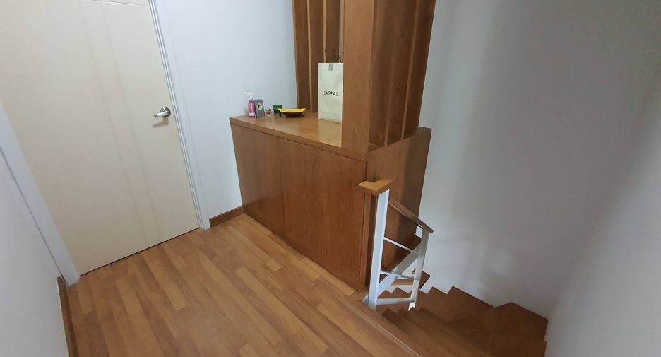 For sale 4 bedrooms townhouse in Bueng Kum, Bangkok