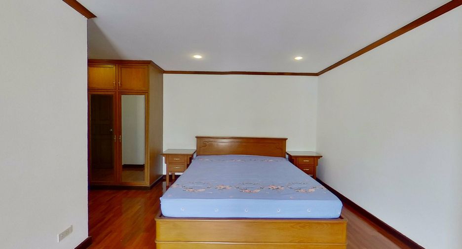 For sale 3 bedrooms condo in Watthana, Bangkok