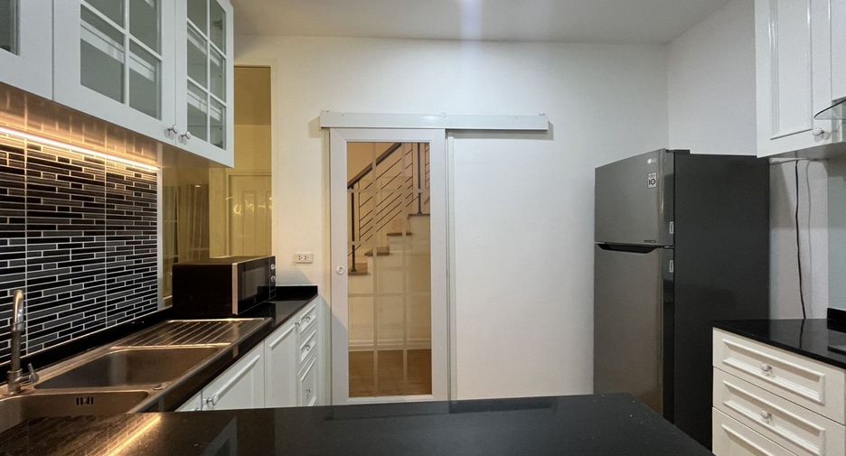 For rent 5 bedrooms house in Prawet, Bangkok