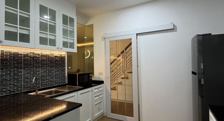 For rent 5 bedrooms house in Prawet, Bangkok