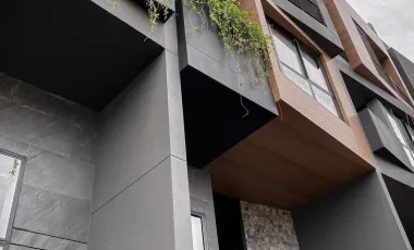 For sale 3 bedrooms townhouse in Huai Khwang, Bangkok