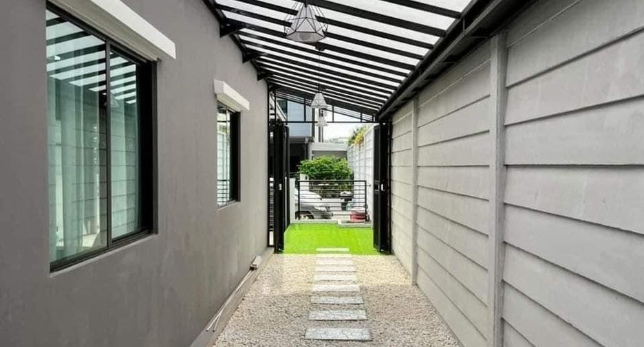 For rent 3 bedrooms house in Wang Thonglang, Bangkok