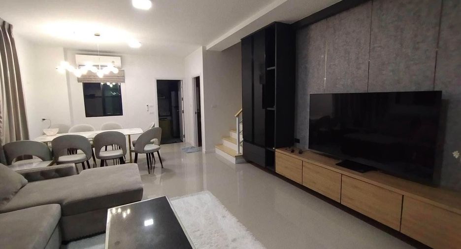 For rent 3 bedrooms house in Wang Thonglang, Bangkok