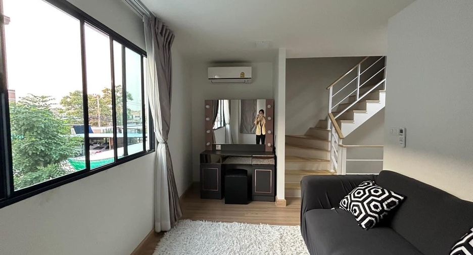 For rent 3 bedrooms house in Wang Thonglang, Bangkok
