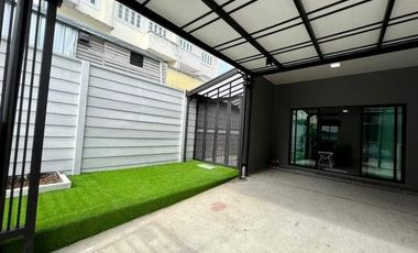 Casa en alquiler de 3 habitaciones en Wang Thonglang, Bangkok