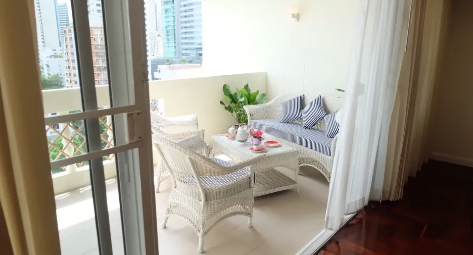 For rent 3 bedrooms condo in Sathon, Bangkok