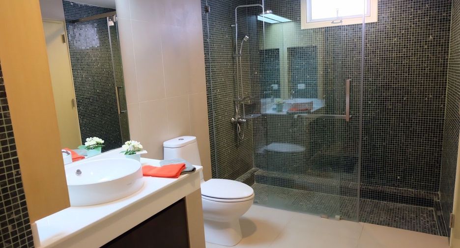 For rent 3 bedrooms condo in Sathon, Bangkok