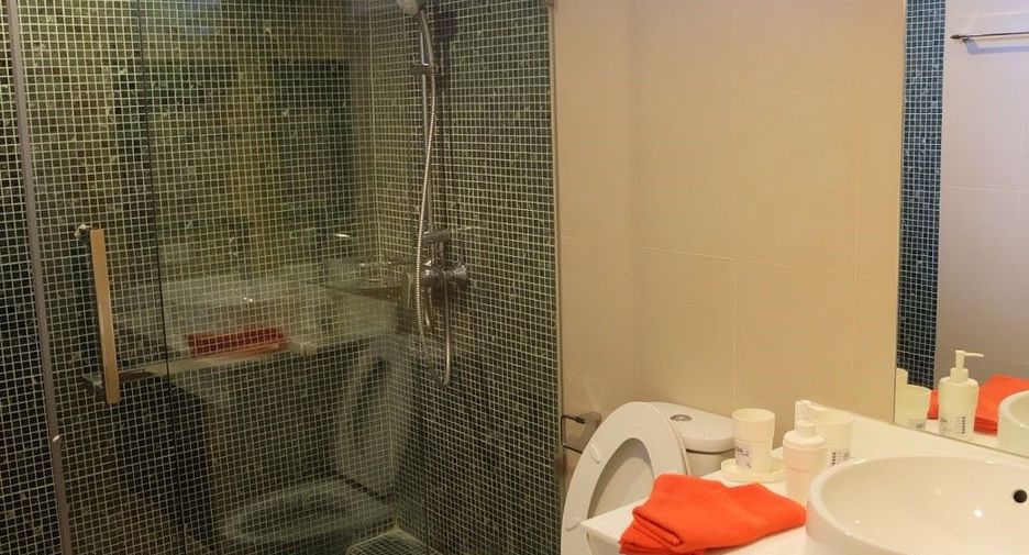 For rent 3 bedrooms condo in Sathon, Bangkok