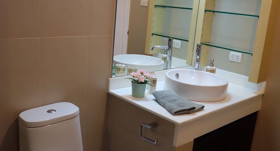 For rent 3 bedrooms condo in Sathon, Bangkok