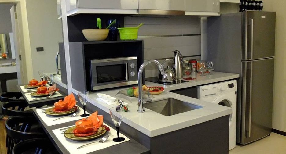 For sale 1 bed condo in Khlong Toei, Bangkok