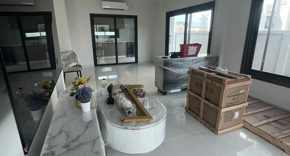 For rent 4 bedrooms house in Mueang Phuket, Phuket