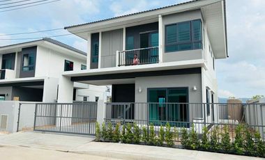 Haus zur Miete mit 4 Zimmer in Mueang Phuket, Phuket
