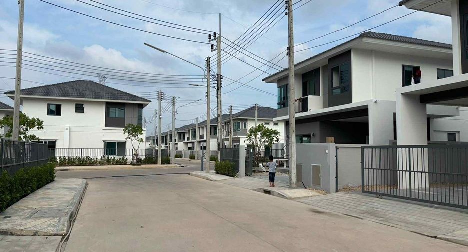 For rent 4 bedrooms house in Mueang Phuket, Phuket