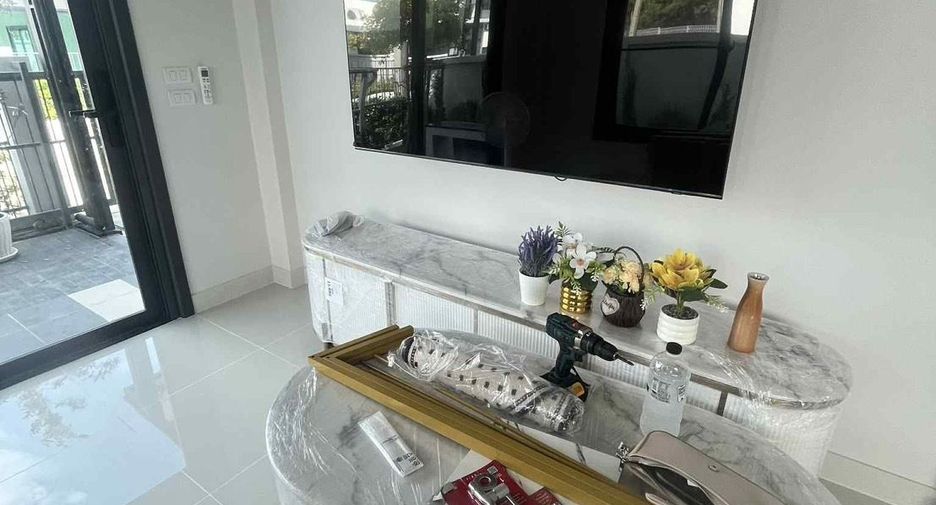 For rent 4 bedrooms house in Mueang Phuket, Phuket