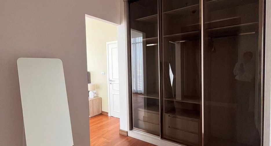 For rent 4 bedrooms condo in Bang Kho Laem, Bangkok