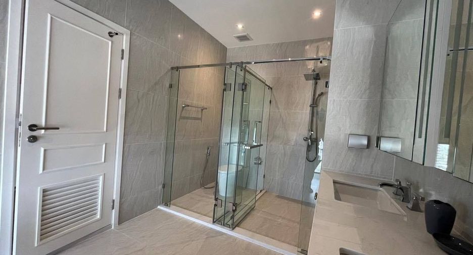 For rent 4 bedrooms condo in Bang Kho Laem, Bangkok