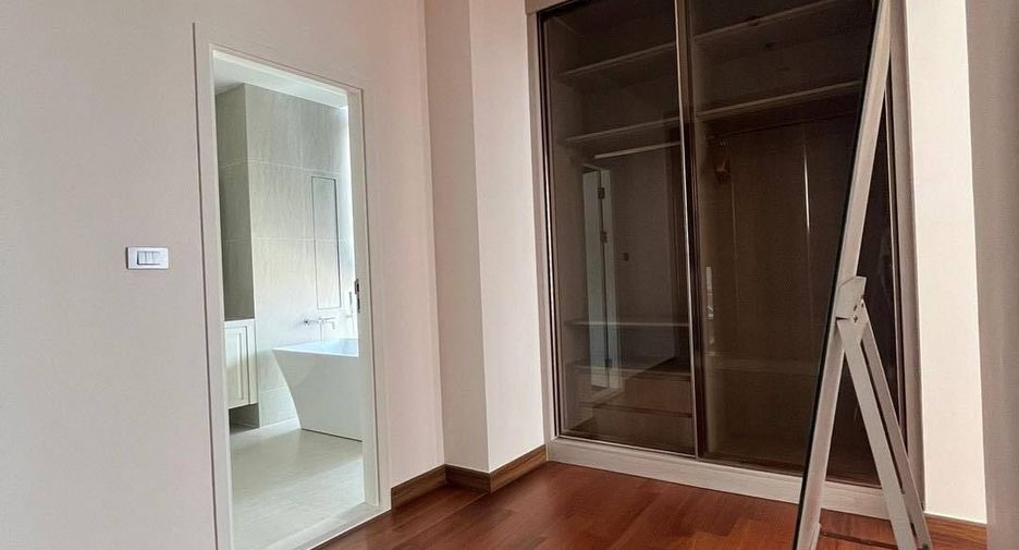 For rent 4 bedrooms condo in Bang Kho Laem, Bangkok
