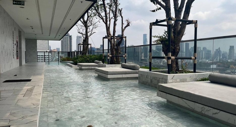 For rent 4 bedrooms condo in Bang Kho Laem, Bangkok