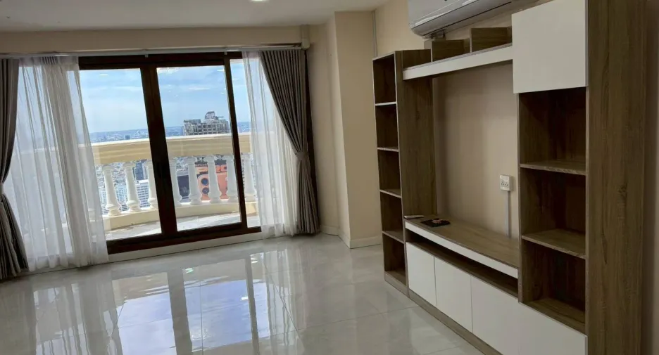 For rent 2 bedrooms condo in Bang Rak, Bangkok