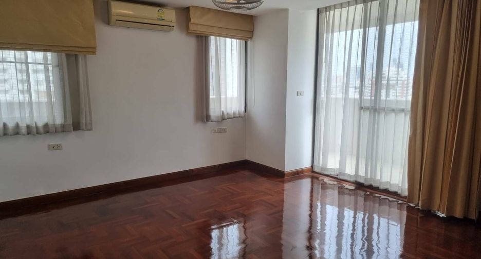For rent 3 bedrooms condo in Khlong Toei, Bangkok