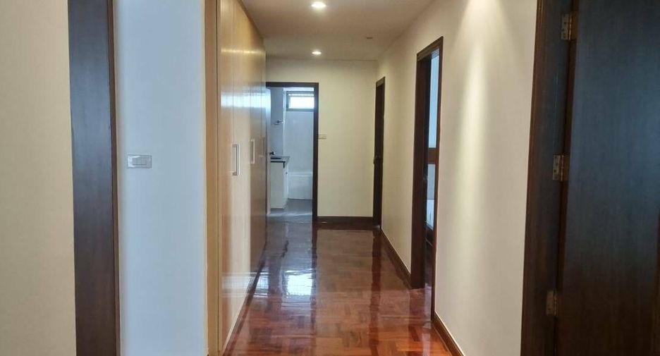 For rent 3 bedrooms condo in Khlong Toei, Bangkok