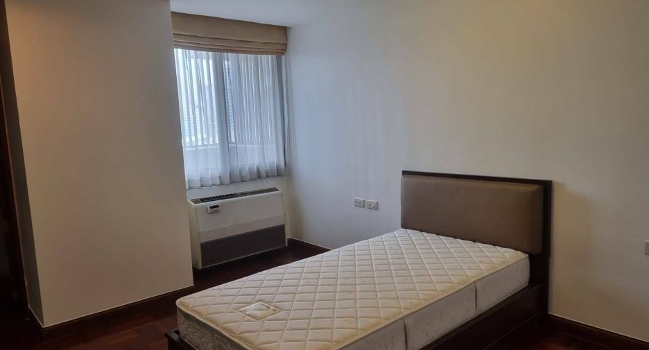 For rent 3 bedrooms condo in Khlong Toei, Bangkok